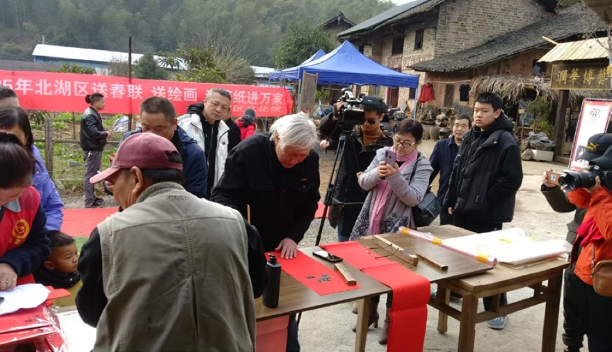 送春联绘画剪纸活动照片