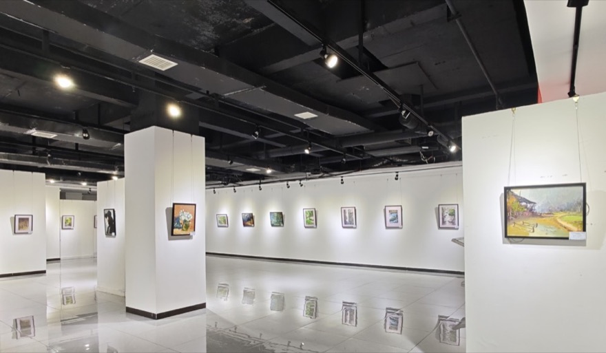 艺路芳华师生美术作品展照片