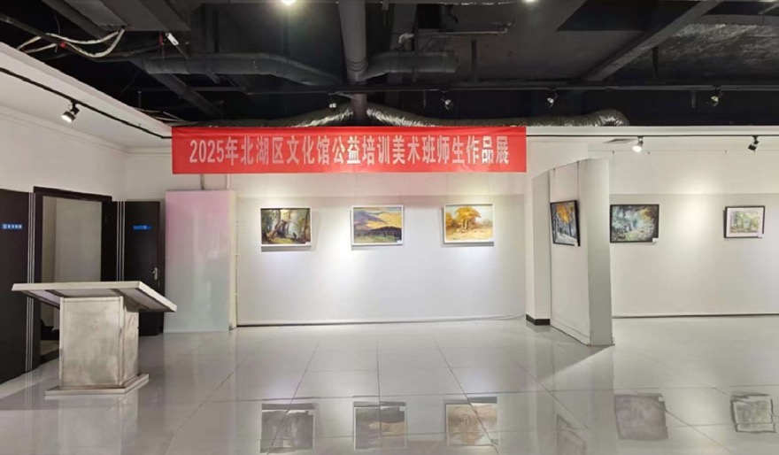 艺路芳华师生美术作品展照片