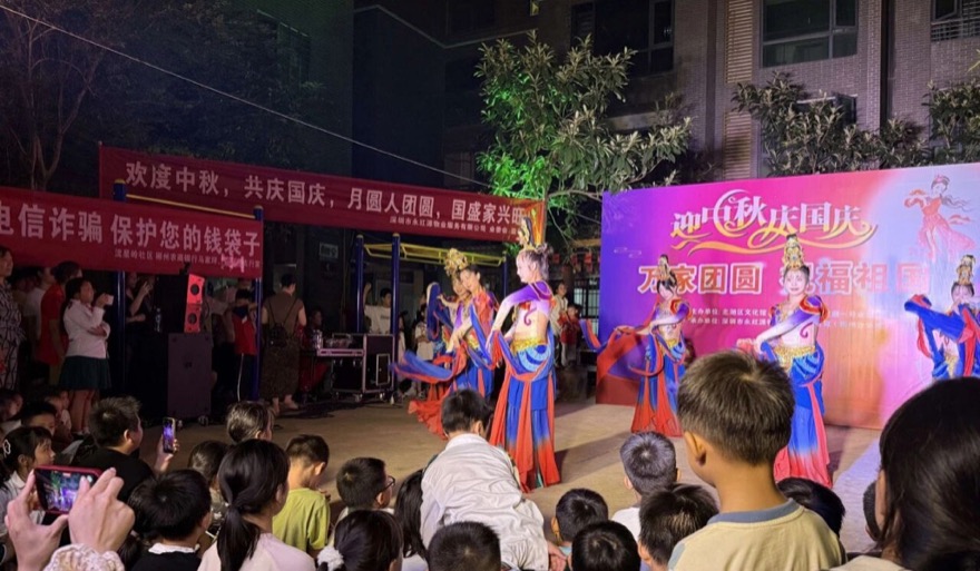 北湖区双节文艺惠民演出照片
