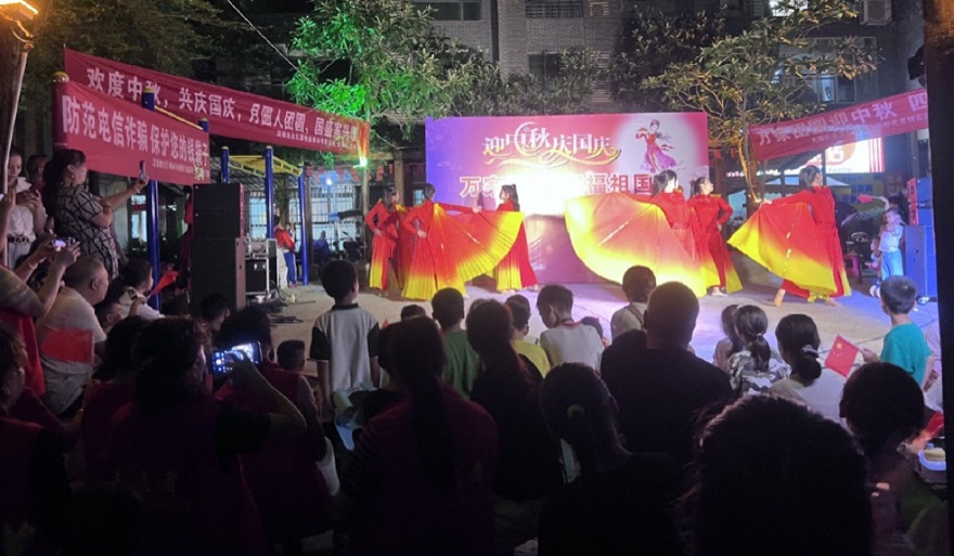 北湖区双节文艺惠民演出照片